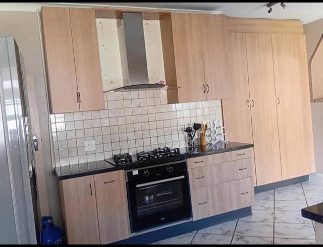 4 BEDROOM HOUSE FOR SALE IN GERMISTON SOUTH